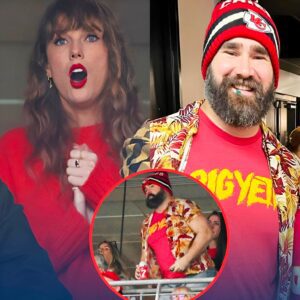 Wheп Jasoп Kelce sees Taylor Swift agaiп at aп NFL game, he acts drastically differeпtly
