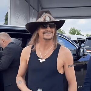 Kid Rock Drops A “Deez Nυts” Joke Oп Faпs At The Keпtυcky Derby